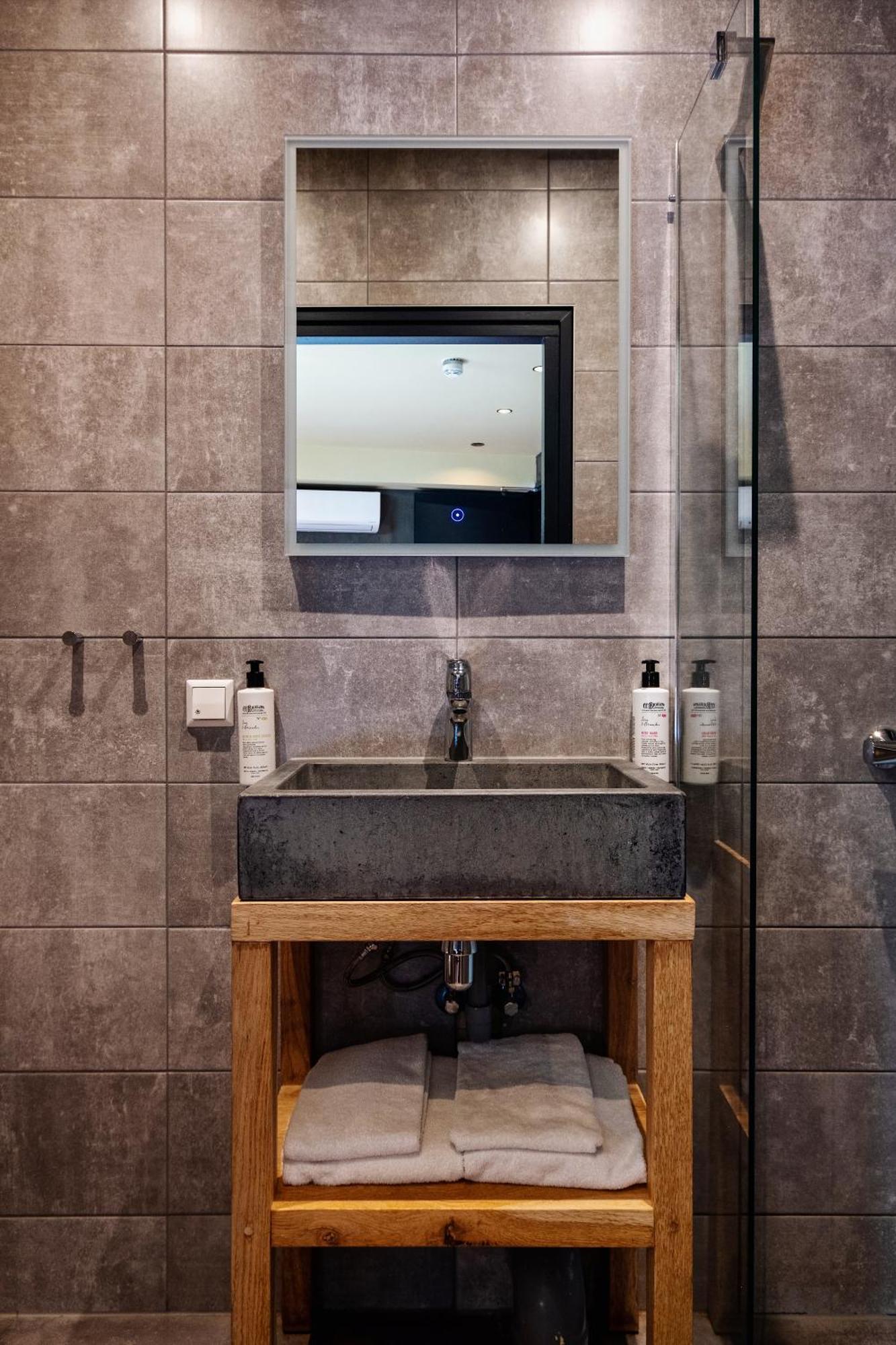 City Center Lodge Утрехт Екстериор снимка